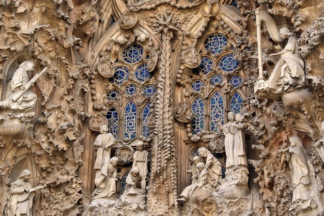 Barcelona: Sagrada Familia Fast Track Tour with Tower Option - Duration and What the 2 Hours Really Covers