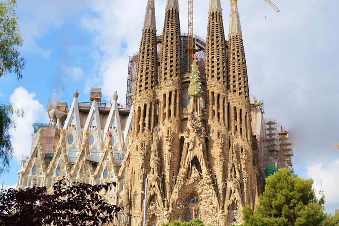 Barcelona: Sagrada Familia Fast Track Tour with Tower Option - Price and Value: Is $78.44 a Good Deal?