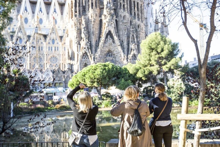 Barcelona: Sagrada Familia Guided Tour with Tower Access - Façades and Trencadís: turning Gaudí details into a personal treasure hunt