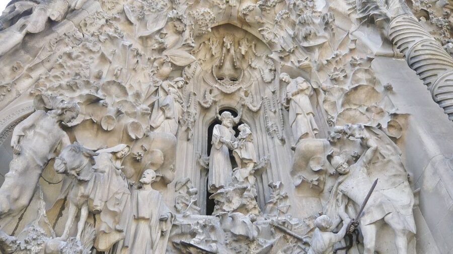 Barcelona & Sagrada Familia Half-Day Tour with Hotel Pickup - Montjuïc Hill and the Mirador del Alcalde stop for skyline photos