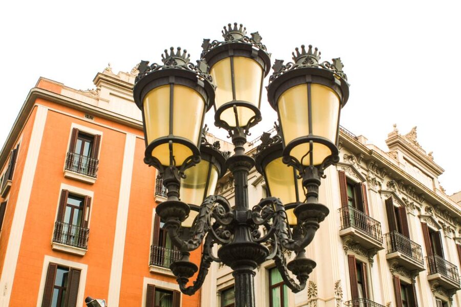 Barcelona: Sagrada Familia, Park Güell & Gothic Quarter Tour - Park Güell self-guided time with skip-the-line entry
