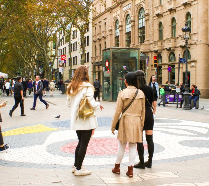 Barcelona: Sagrada Familia, Park Güell & Gothic Quarter Tour - Sagrada Família: facades first, then skip-the-line freedom
