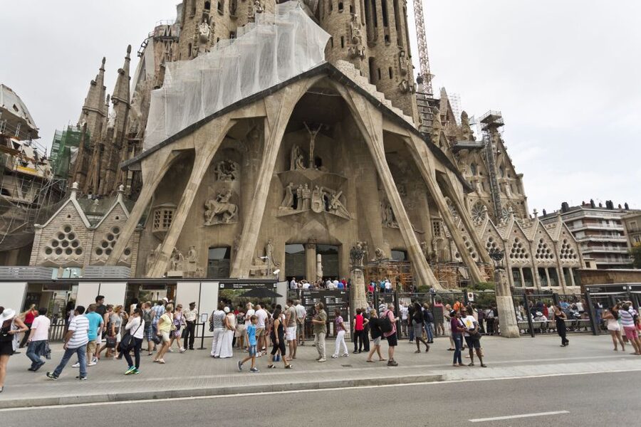 Barcelona: Sagrada Familia & Park Güell Guided Tour & Ticket - Who this tour is perfect for
