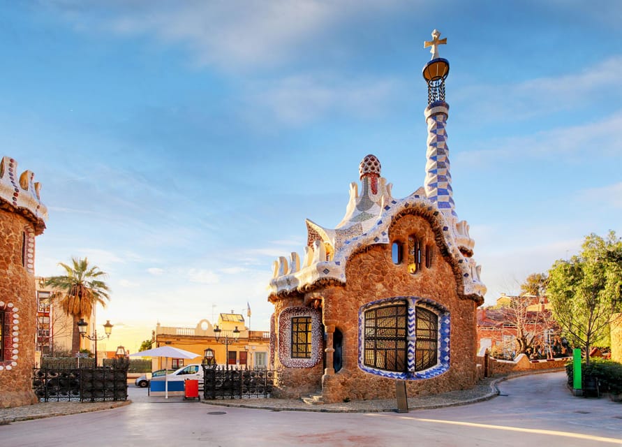 Barcelona: Sagrada Familia & Park Güell Guided Tour & Ticket - Why combine Sagrada Familia and Park Güell in one tour?