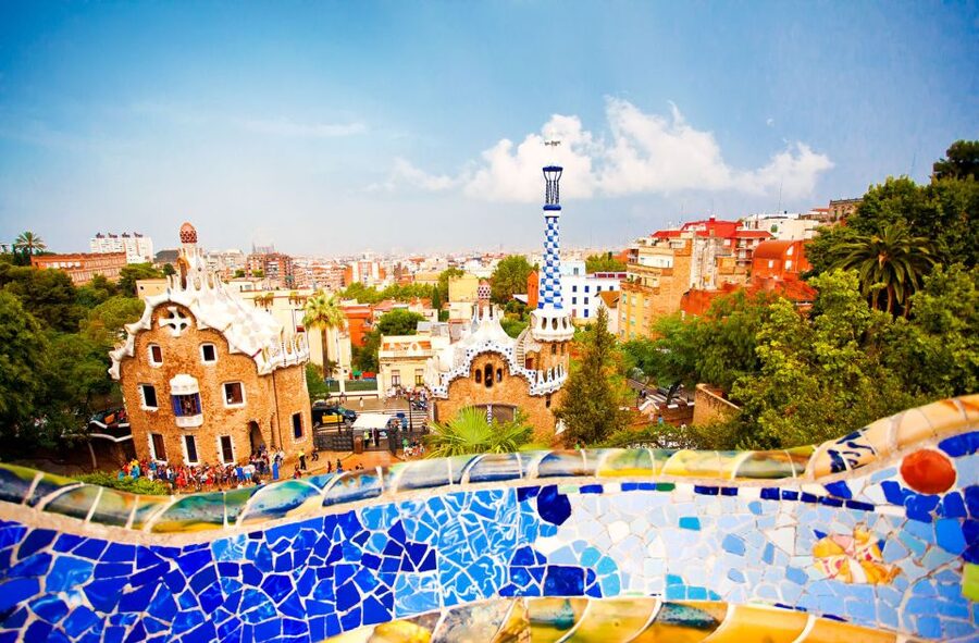 Barcelona: Sagrada Familia & Park Güell Guided Tour & Ticket - Skip-the-line tickets and bilingual headsets: what this really buys you