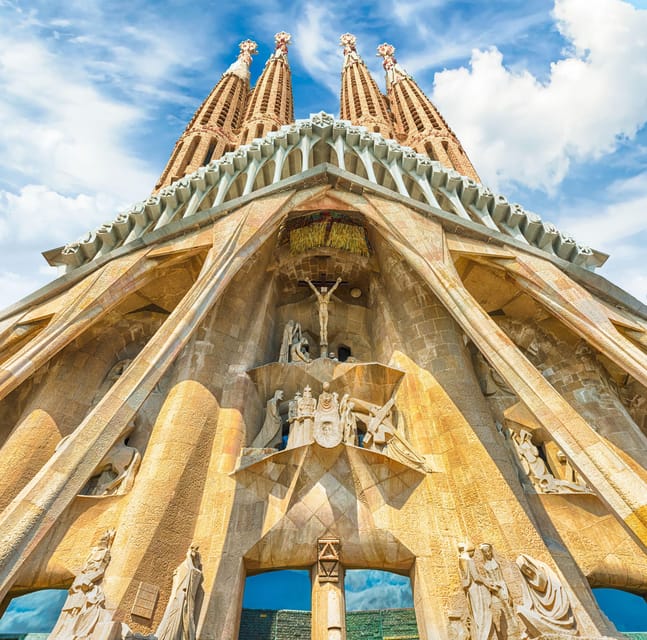 Barcelona: Sagrada Familia & Park Güell Guided Tour & Ticket - Mobility and who should think twice