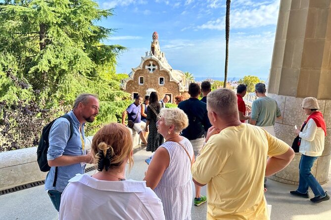 Barcelona: Sagrada Familia & Park Guell Guided Tour + Transfer - Meeting point to first step: getting started at Park Güell with less stress
