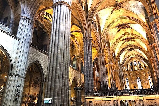 Barcelona: Sagrada Familia & Park Guell Guided Tour + Transfer - The lunch break and transfer: how to protect your energy