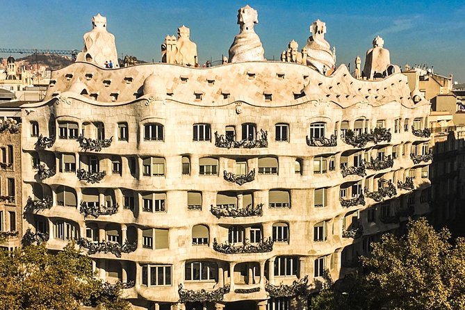 Barcelona: Sagrada Familia, Park Guell & Tapas Private Tour - Els 4 Gats, Passeig de Gràcia, and the Modernist Parade