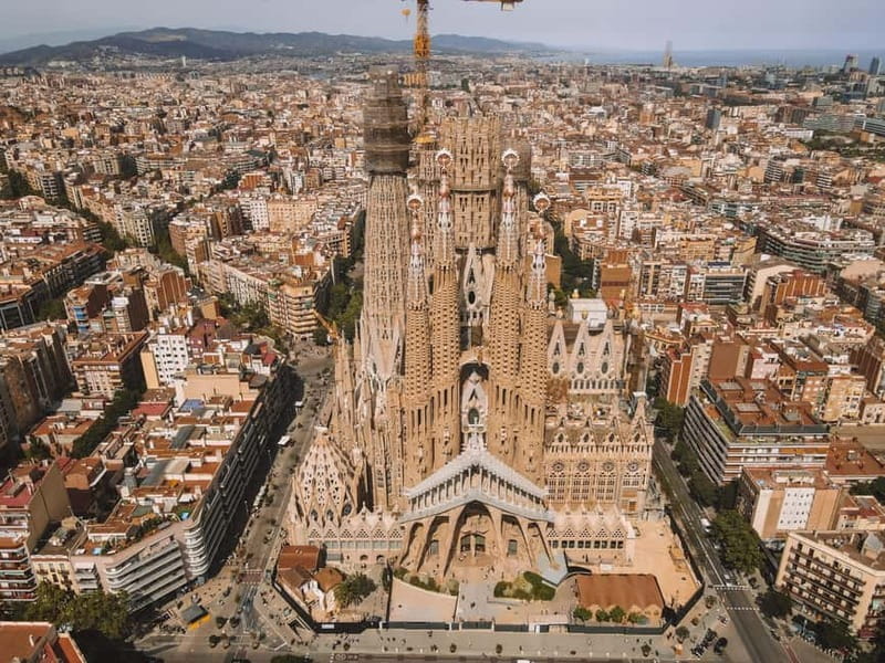 Barcelona: Sagrada Familia Priority Access & Guided Tour - What to wear and bring for a smoother visit