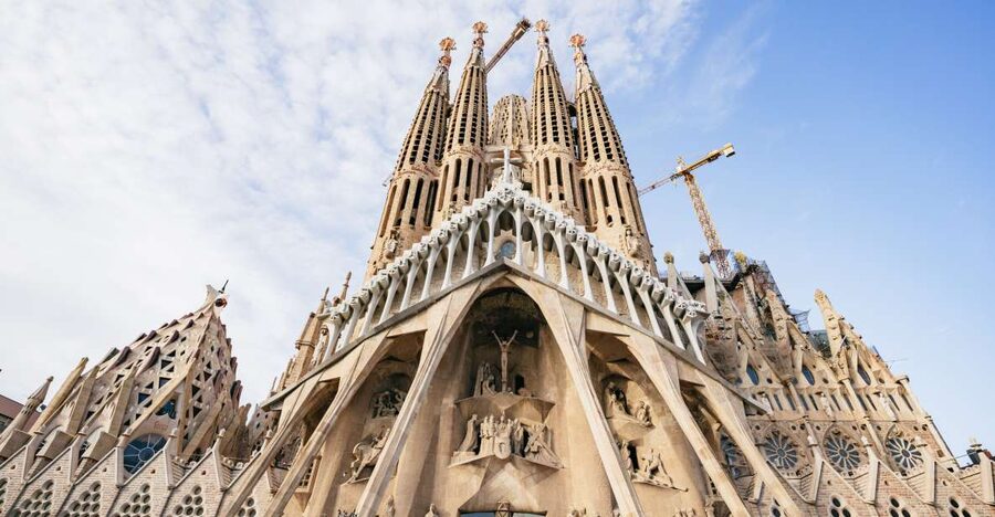 Barcelona: Sagrada Familia Skip-the-Line Entry Ticket & Tour - Tour Style: Small Group vs Private, and Why It Matters