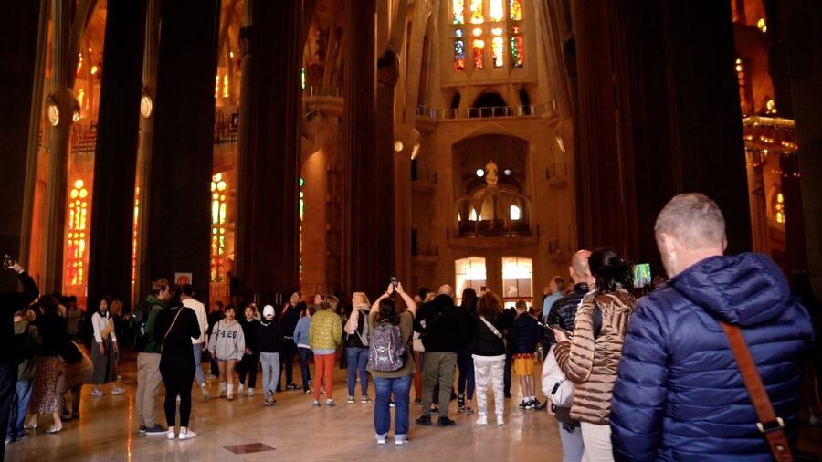 Barcelona: Sagrada Familia Skip-the-Line Guided Tour - Getting In Quickly: Skip-the-Line That Actually Saves Time