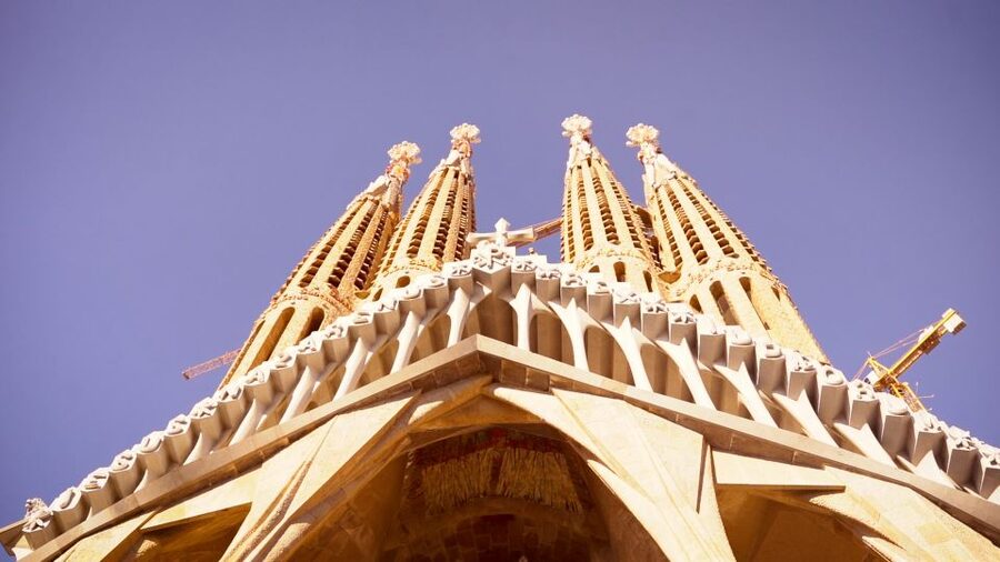 Barcelona: Sagrada Familia Skip-the-Line Guided Tour - Meeting Point on C/ de Mallorca: Easy to Find, But Arrive Early