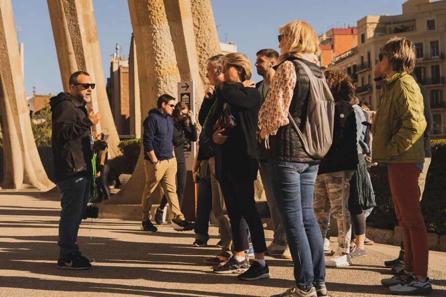 Barcelona: Sagrada Familia Skip-the-Line Guided Tour - Sagrada Familia Schools: Workers’ Lives Built Into the Project