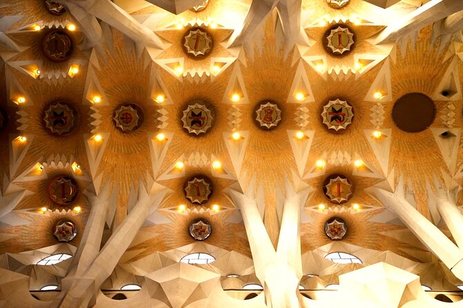Barcelona: Sagrada Familia Skip-the-Line Guided Tour and Tickets - Inside the basilica: what the 90 minutes feel like