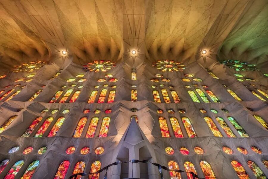 Barcelona: Sagrada Familia Skip The Line Insider Guided Tour - The interior route: history and symbolism without getting lost