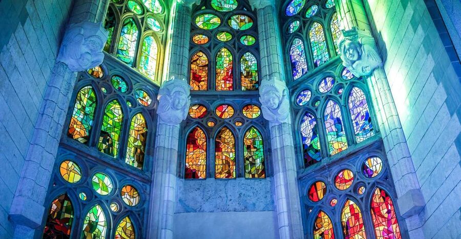 Barcelona: Sagrada Família Skip the Line Tour & Entry Ticket - Entering Gaudí’s basilica story: the guided flow you’ll follow