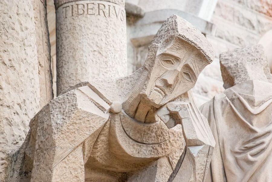 Barcelona: Sagrada Família Skip the Line Tour & Entry Ticket - Audio system and guide style: hearing the story without the strain