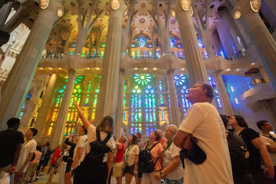Barcelona: Sagrada Familia Skip-the-line Tour with Guide - Small group realities: pacing, crowd control, and hearing the guide