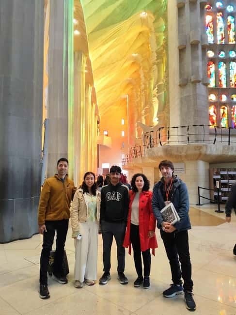 Barcelona: Sagrada Familia Skip-the-line Tour with Guide - Entering the basilica: what the guided portion actually helps you see