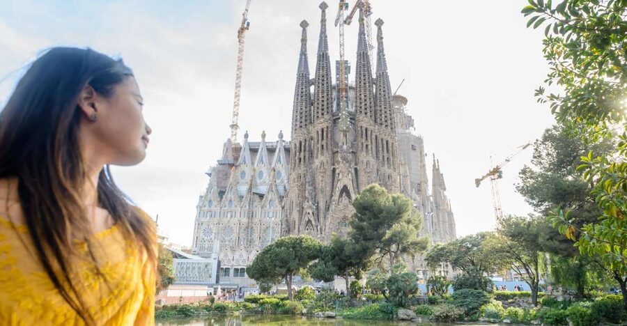 Barcelona: Sagrada Familia Tour & Optional Tower Visit - Key highlights worth planning for