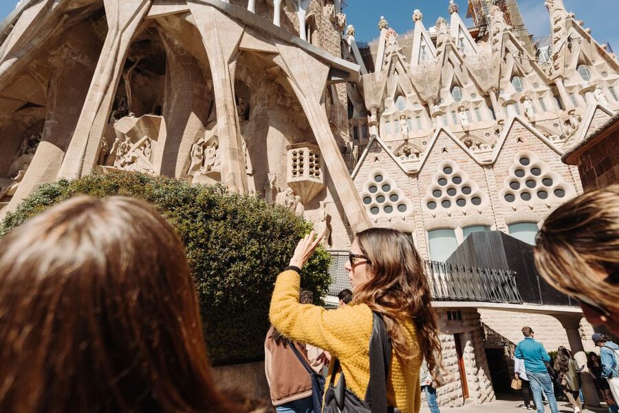Barcelona: Sagrada Familia Tour w/Skip-the-Line Entry Ticket - The cava rooftop option: views, a toast, and then the light show