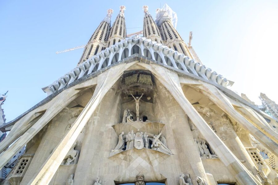 Barcelona: Sagrada Familia Tour with Optional Tower Access - Key things to know before you go