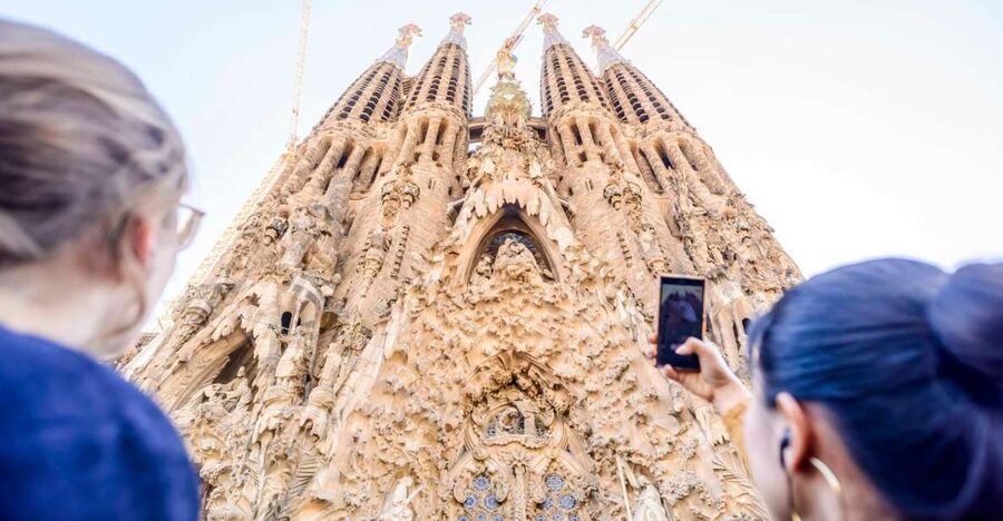 Barcelona: Sagrada Familia Tour with Optional Tower Access - Skip the Long Ticket Line, Start With the Meaning