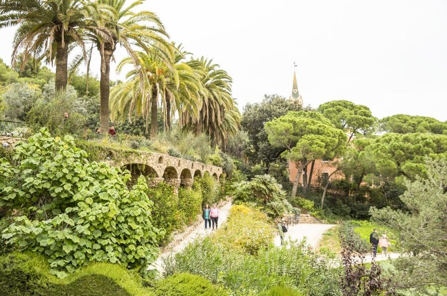 Barcelona: Sagrada Familia with Towers and Park Güell Tour - Transfer to Sagrada Familia: small timing detail, big impact