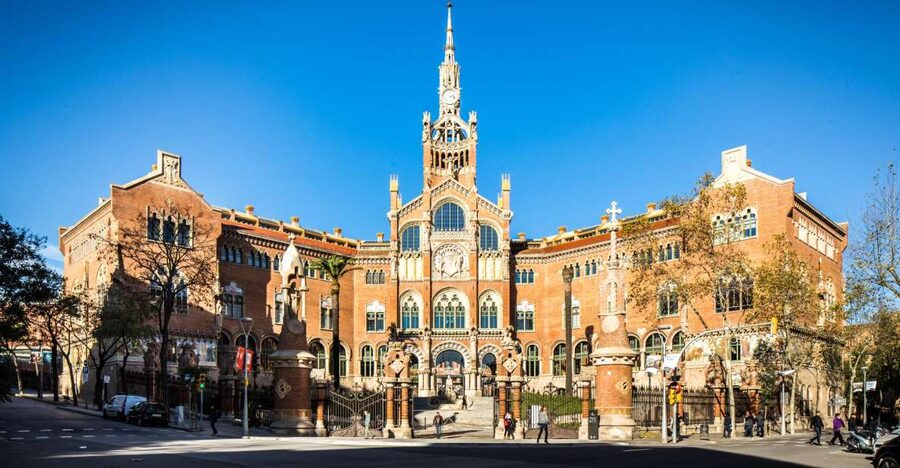 Barcelona: Sant Pau Recinte Modernista Entry Ticket - Arriving at the meeting point on Calle Sant Antoni Maria Claret