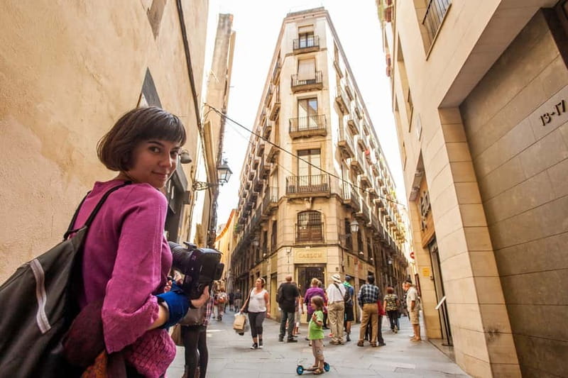 Barcelona: Small Group Picasso Tour with Picasso Museum - Gothic Quarter walk: where young Picasso would have felt at home