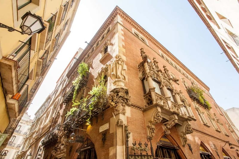 Barcelona: Small Group Picasso Tour with Picasso Museum - Who should book this and who might not