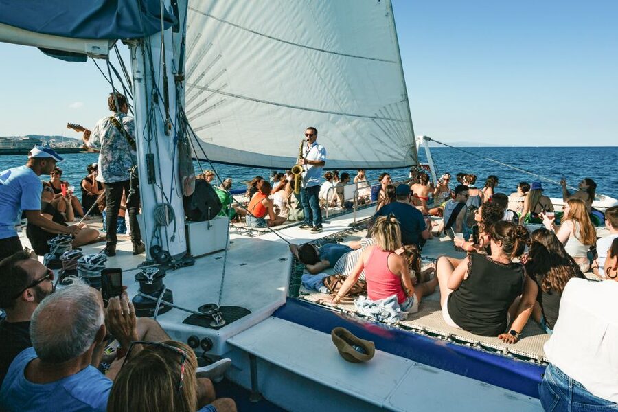 Barcelona: Sunset Catamaran Cruise with Live Music - Timing and weather: when layers become your best travel accessory
