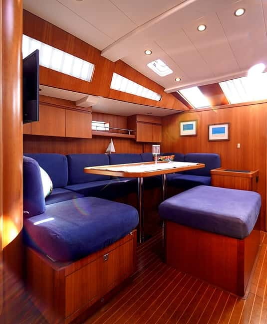 Barcelona: Sunset or Afternoon Yacht Cruise with Drinks - The 2-hour route: from marina sights to Montjuïc and the Old Town line