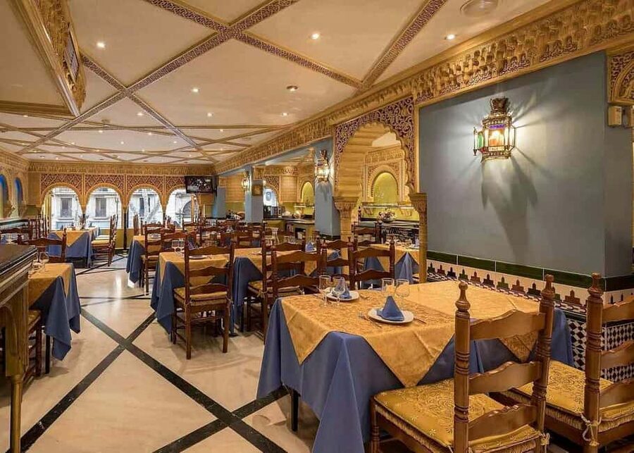 Barcelona: Tablao Flamenco Cordobes with Food/Drink Options - Seating, Silence Rules, and How to Keep the Night Comfortable