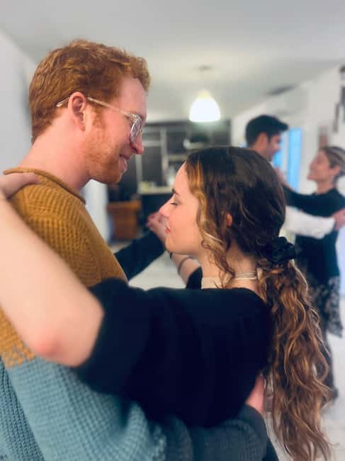 Barcelona: Tango Lesson with Drinks and Video - Drinks and social energy: why the room stays loose