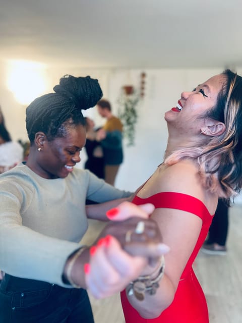 Barcelona: Tango Lesson with Drinks and Video - Practical tips so you get in, get taught, and get good