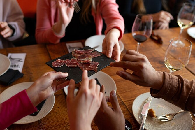 Barcelona Tapas Food Tour with Lunch or Dinner in El Born - Timing, what to wear, and how to plan your evening
