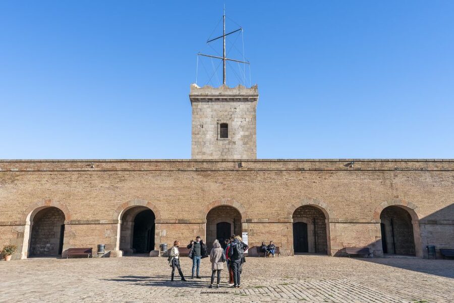 Barcelona: Walking tour with Montjuic Castle & Cable Car - Grand Teatre del Liceu and Palau Güell: why passing by still counts