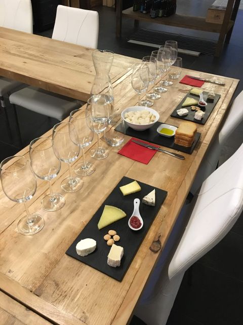 Barcelona Wine Tasting: Catalan and Spanish Wines - The wine flight: sparkling, two whites, two reds, plus region context