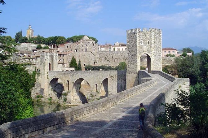 Besalu & 3 Medieval Towns Small Group Tour with Hotel Pick-Up - What the small-group size really changes for you