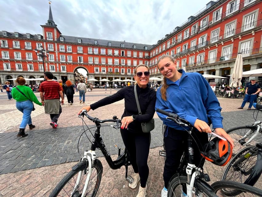 Best of Madrid: 3-Hour Guided Bike Tour in Small Groups - Getting Oriented at Rent & Roll Madrid (Meeting Point Reality)