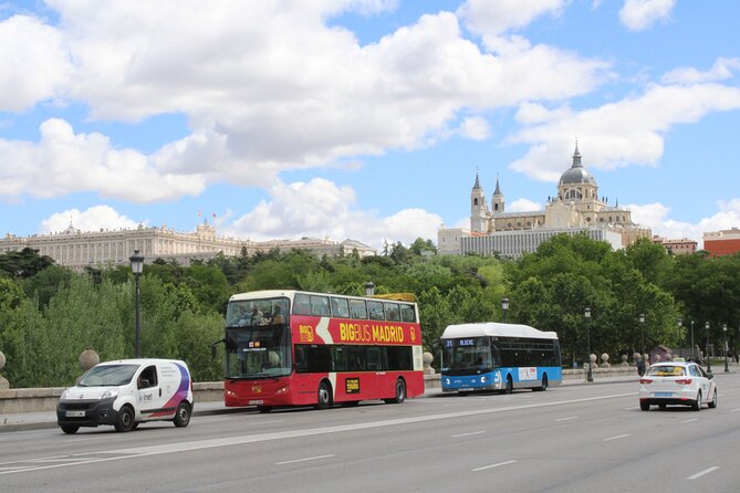 Big Bus Madrid Panoramic City Tour - Neptune Fountain pickup at 8:00 pm, and why that matters
