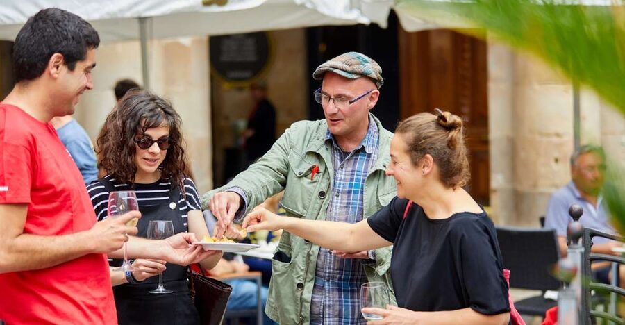 Bilbao: Exclusive Food & Wine Tasting Tour with Local Guide - Pintxos and wine, the fastest way to understand Bilbao