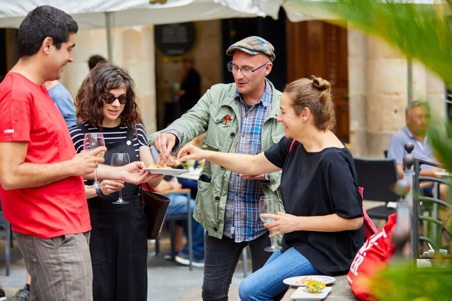 Bilbao: Exclusive Food & Wine Tasting Tour with Local Guide - The 3-hour structure: 6 pintxos, 4 drinks, zero meal panic