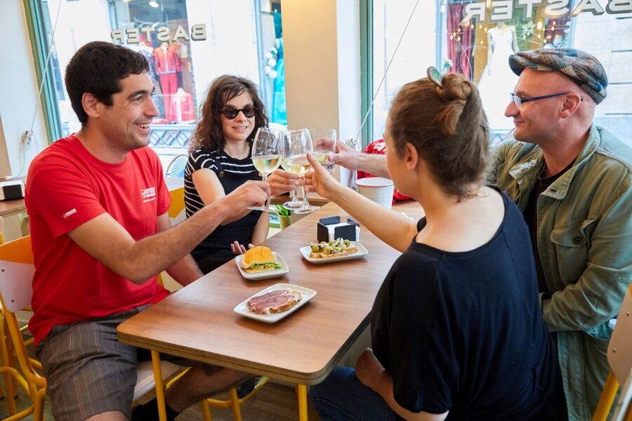 Bilbao: Exclusive Food & Wine Tasting Tour with Local Guide - Your drink pairings: txakoli and Rioja, plus other Basque staples