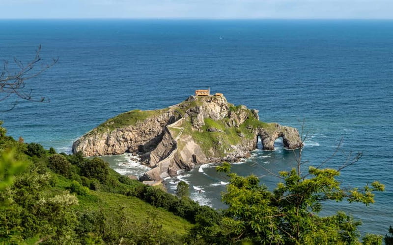 Bilbao: Gaztelugatxe, Bermeo, Mundaka, Gernika, & Wine Tour - San Juan de Gaztelugatxe’s 241 steps and the Dragonstone moment