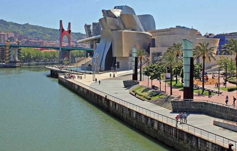 Bilbao: Guggenheim VIP Experience. Small Group. Expert Guide - Exterior Stops: Puppy, Mama, and City-Scale Art