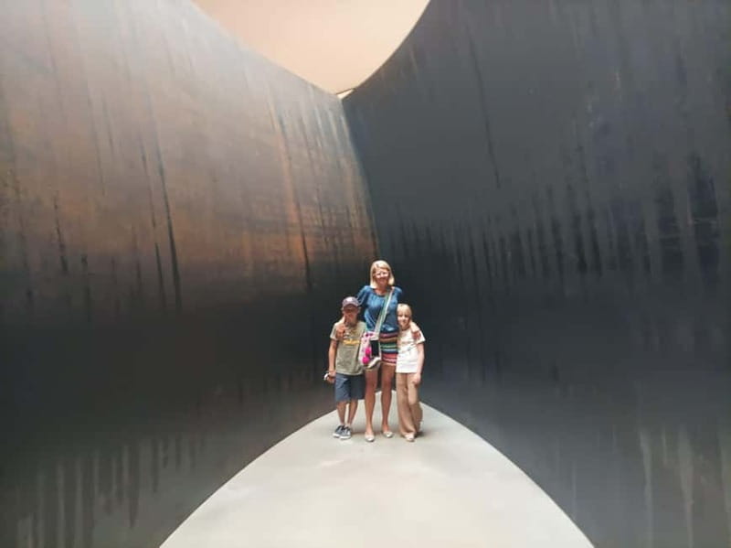 Bilbao: Guggenheim VIP Experience. Small Group. Expert Guide - One Language Keeps the Tour Clear and the Pace Relaxed