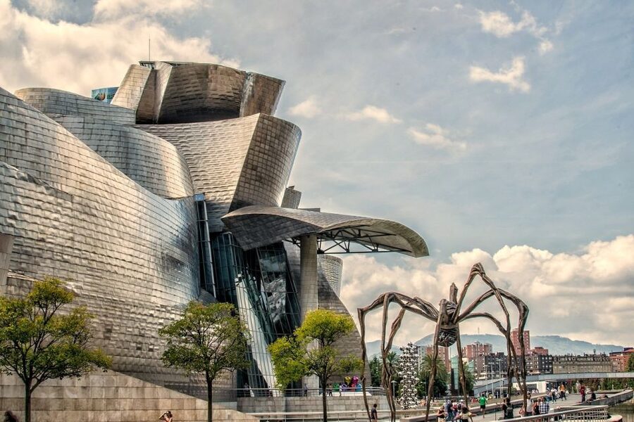 Bilbao: Private & Exclusive Guggenheim Museum Guided Tour - Touring 20 galleries and the atrium skylight effect